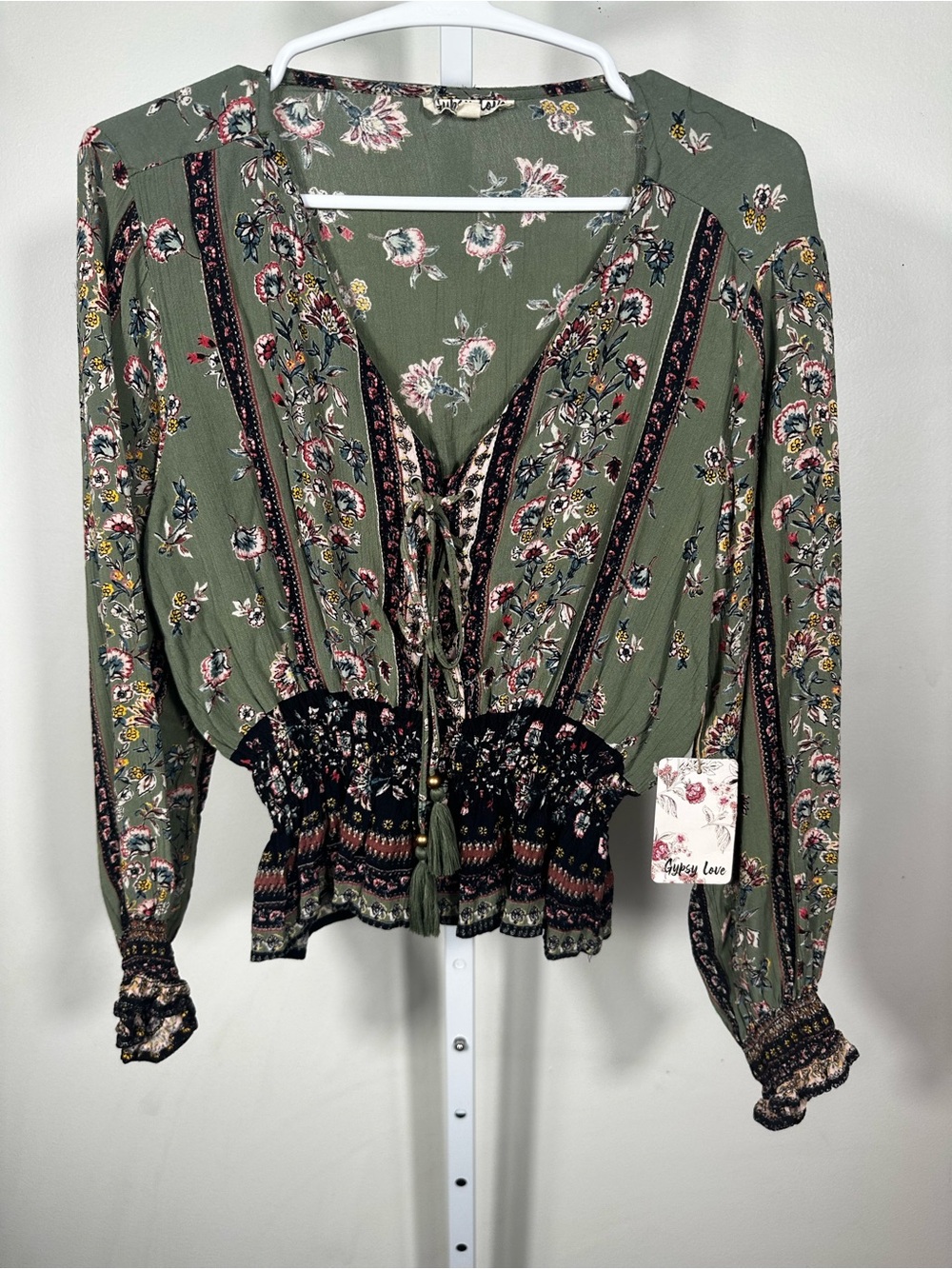 B157. Gypsy Love NWT Olive Green Floral Boho Lace Up Smocked Peplum Blouse M